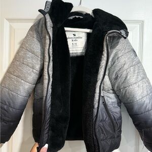 Size 5-6 very comfortable and warm